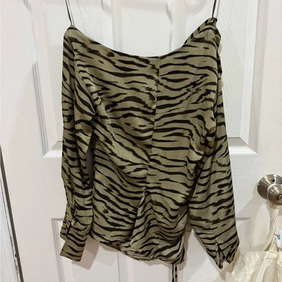 Zara Beige and Black Animal Print Top - Picture 3 of 3